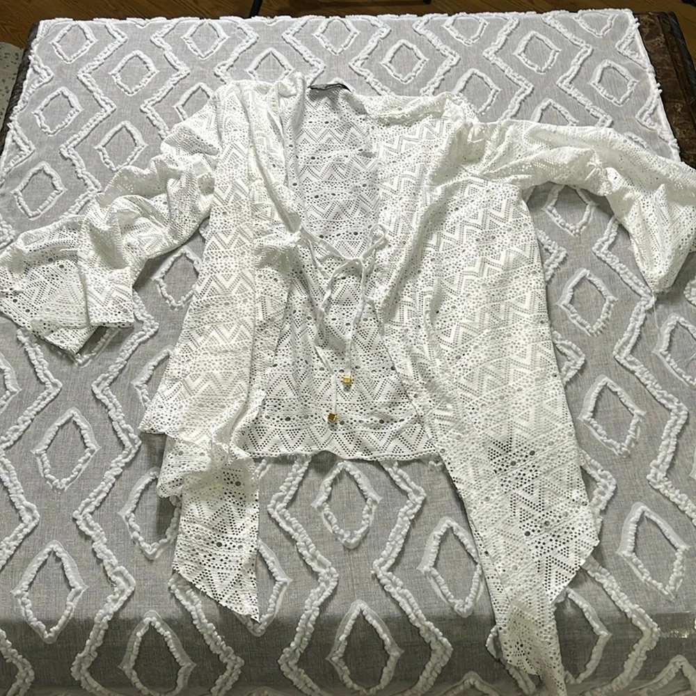 Medium Charmosa white lace looking coverup. A293 - Picture 1 of 3